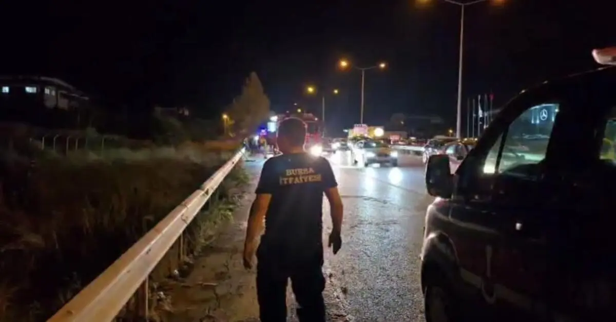 Genç Gazete Bursa'da Düğünde Atılan Havai Fişek Yangına Neden Oldu Salon Tahliye Edildi 1