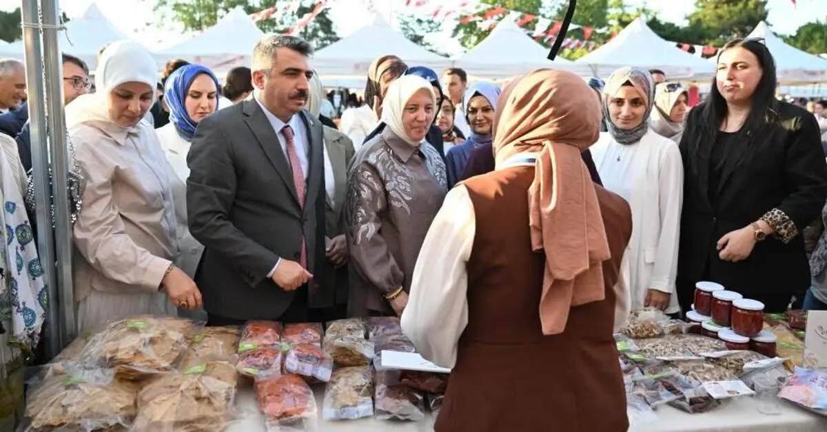 Genç Gazete Bursa’da El Emekleri Festivali Başladı Deprem Bölgesi Kadınlarından Büyük Katılım 1