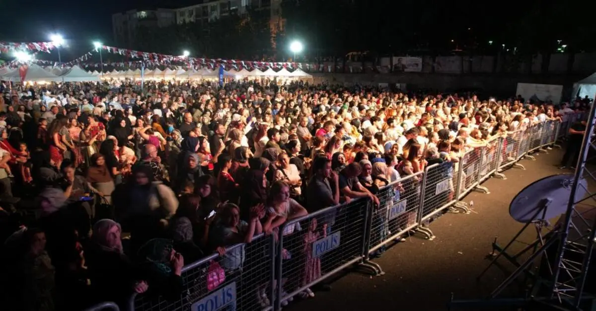 Genç Gazete Bursa’da El Emekleri Festivali Başladı Deprem Bölgesi Kadınlarından Büyük Katılım 3