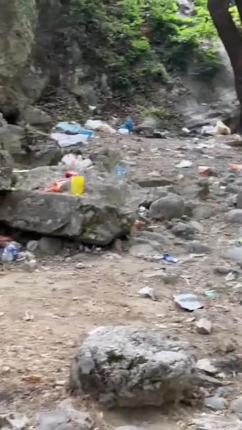 Genç Gazete Bursa’da Görenin Hayran Kaldığı Şelaleyi Çöplüğe Çevirdiler 2