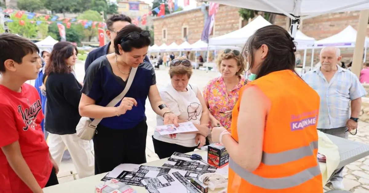 Genç Gazete Bursa’da ‘Meydan Kadınların’ Etkinliği El Emeği Ürünler Sergilendi