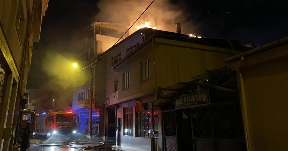 Genç Gazete Bursa’da Oto Tamirhanesi Alev Aldı Facia Son Anda Önledi 1