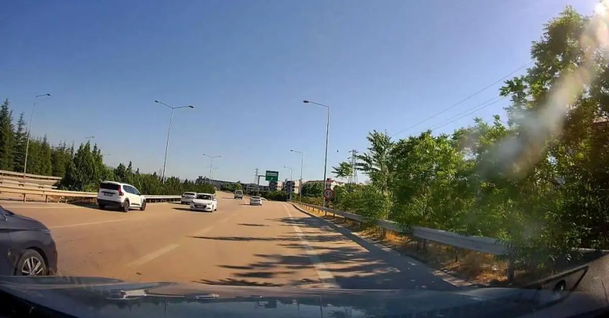 Genç Gazete Bursa'da Ters Şeritte İlerleyen Sürücü Ölüme Meydan Okudu 1