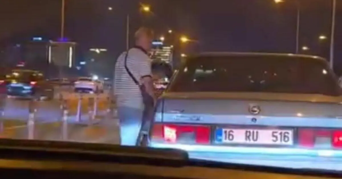 Genç Gazete Bursa’da Trafik Kavgası Sürücünün Önünü Kesip Camını Yumrukladı-2