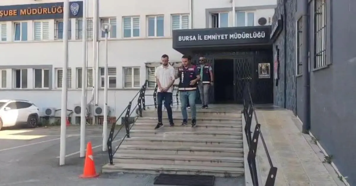 Genç Gazete Bursa'da Yaşlı Kadını Fetö Yalanıyla Kandırdılar, Altınlarını Çaldılar!