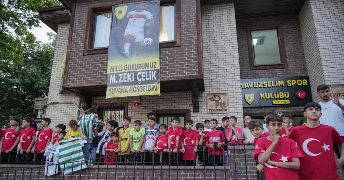 Genç Gazete Bursalı Milli Futbolcudan Vefa Ziyareti Futbola Başladığı Takımı Unutmadı 2