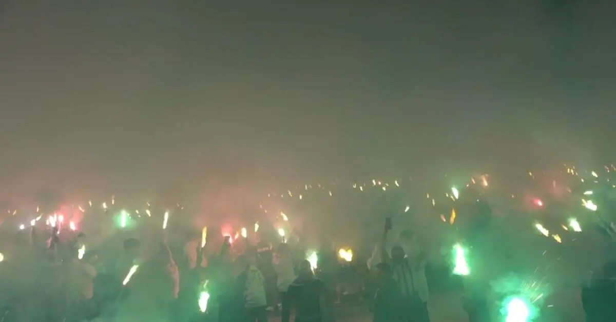 Genç Gazete Bursaspor’un 62. Yılı Coşkuyla Kutlandı Binlerce Meşale Geceyi Aydınlattı 2