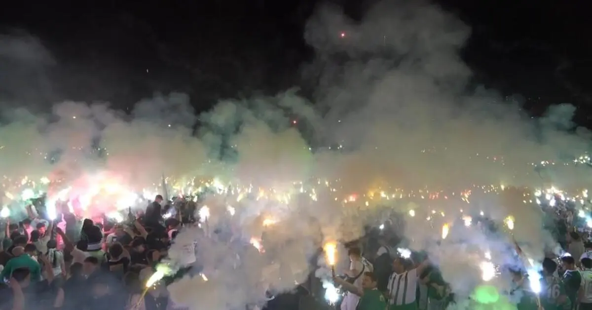 Genç Gazete Bursaspor’un 62. Yılı Coşkuyla Kutlandı Binlerce Meşale Geceyi Aydınlattı 3