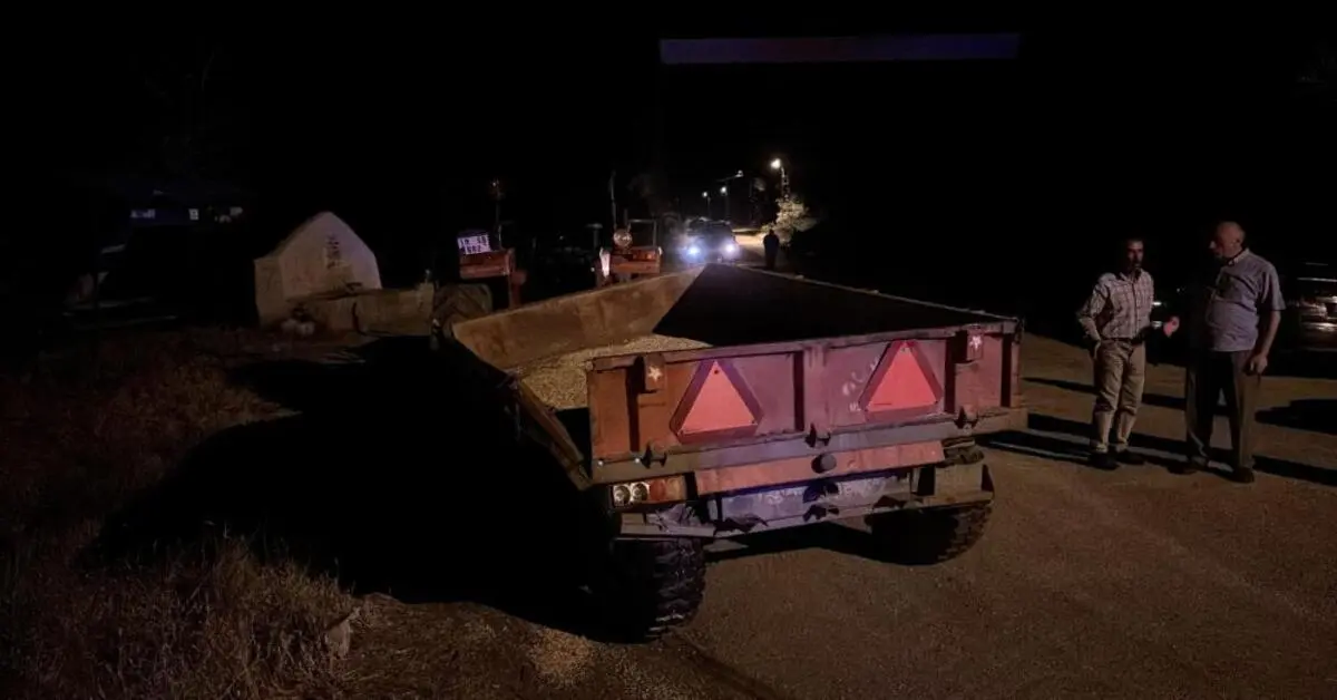 Genç Gazete Cip Traktör Römorkuna Çarptı 2’Si Ağır 6 Kişi Yaralandı 1