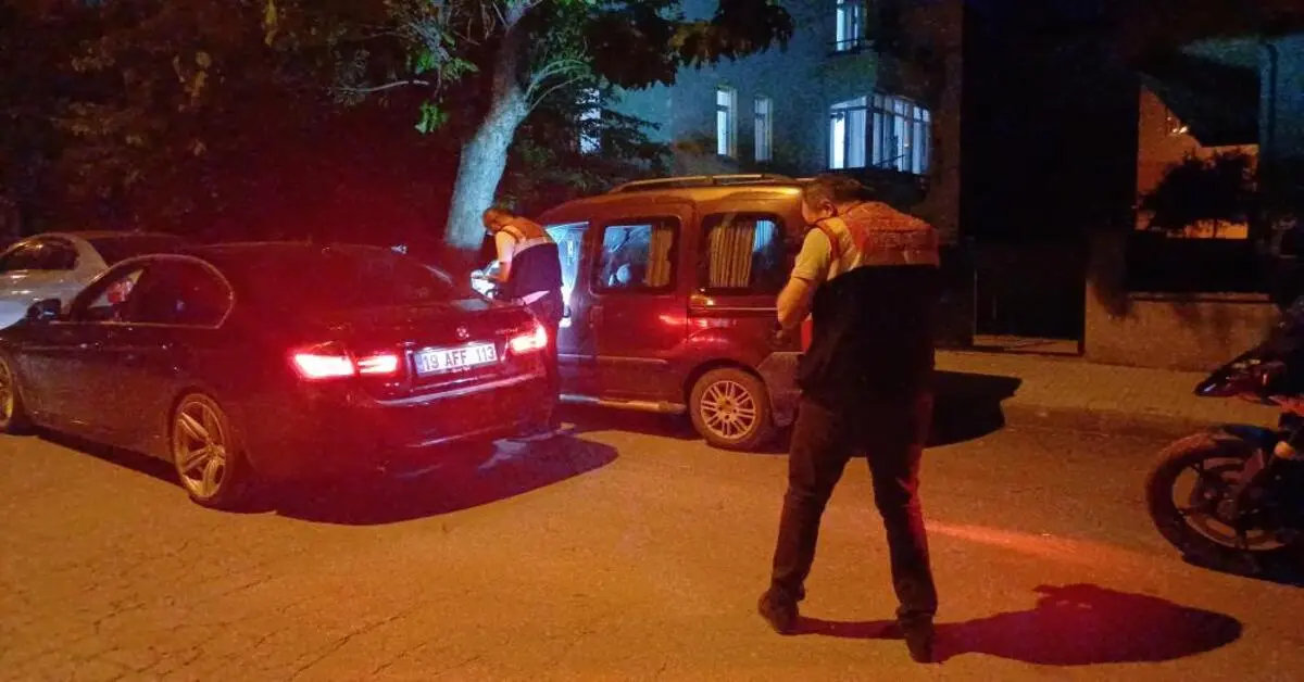 Genç Gazete Hobi Bahçesinde Silahlı Kavga 1'I Polis, 2 Yaralı 1