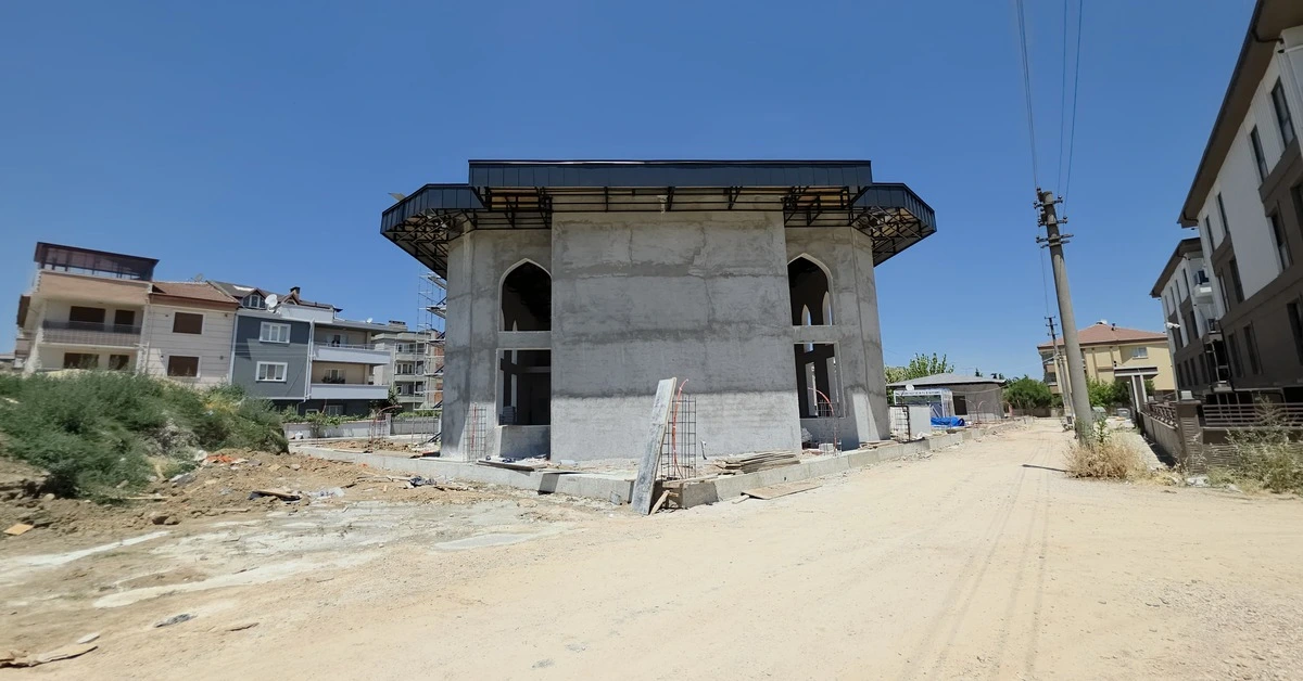 Genç Gazete İnegöl'de 8 Metre Yükseklikten Düşen İşçi Ağır Yaralandı 2