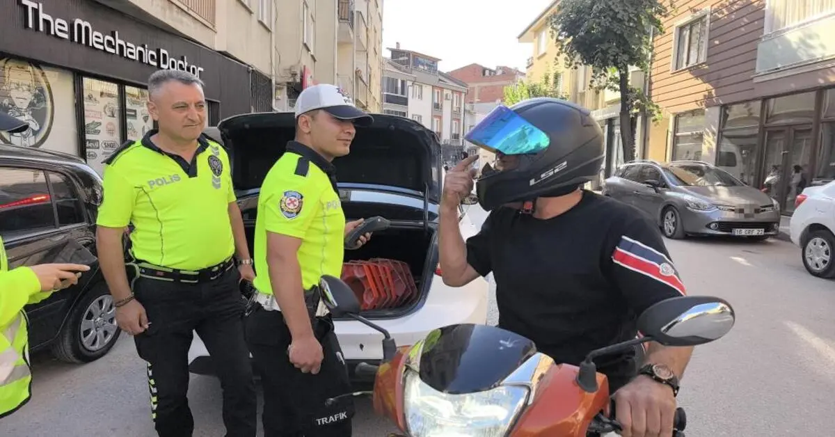 Genç Gazete İnegöl’de Kask Cezaları Hayat Kurtardı Sürücüden Polise Teşekkür 1