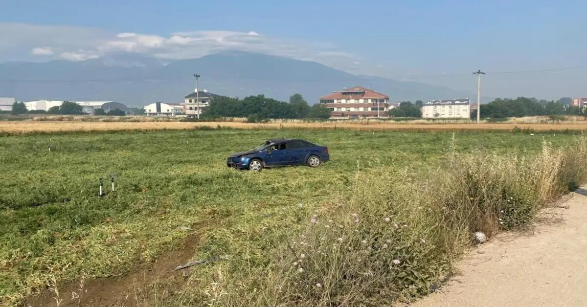 Genç Gazete İnegöl’de Kontrolden Çıkan Otomobil Tarlaya Uçtu 2