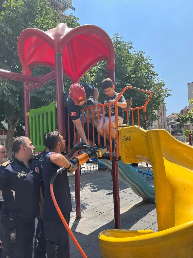 Genç Gazete İnegöl’de Küçük Çocuğun Karne Sevinci Kabusa Döndü 1