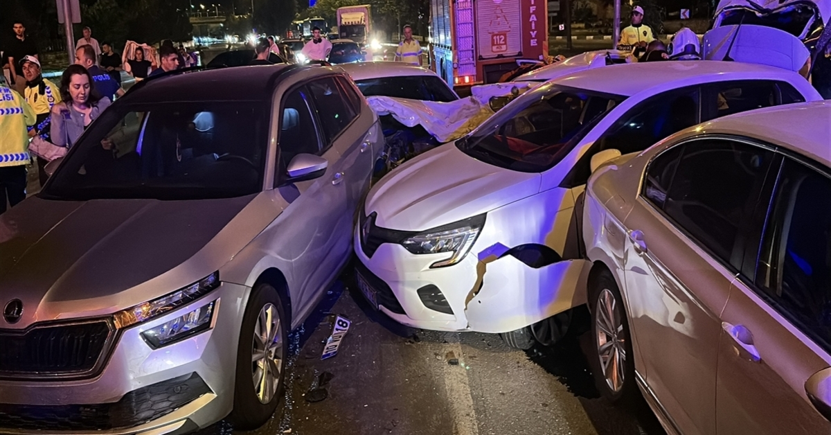 Genç Gazete Kütahya’da Gece Saatlerinde Feci Kaza 2’Si Ağır 6 Yaralı 2