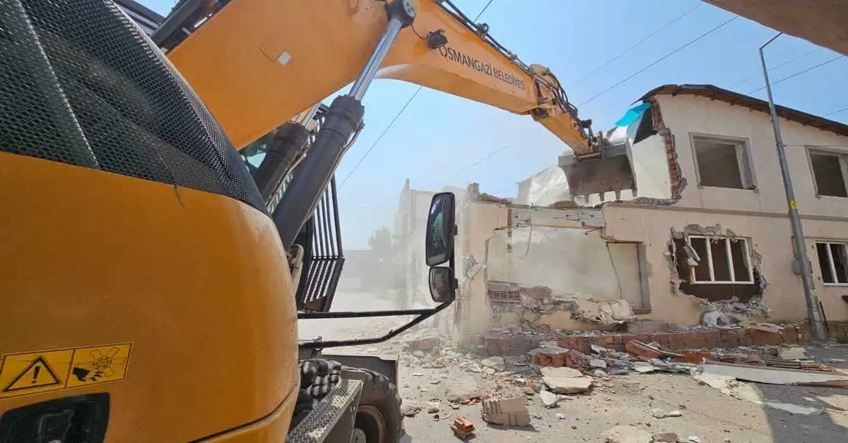 Genç Gazete Osmangazi’de İki Katlı Kaçak Bina Yıkıldı