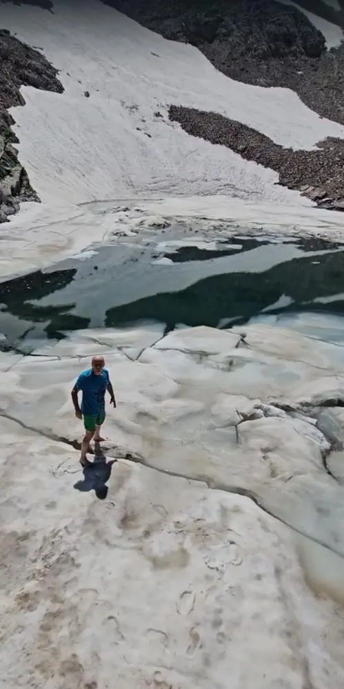 Genç Gazete Uludağ’da Haziran Ayında Buzlu Göle Girdiler! 1