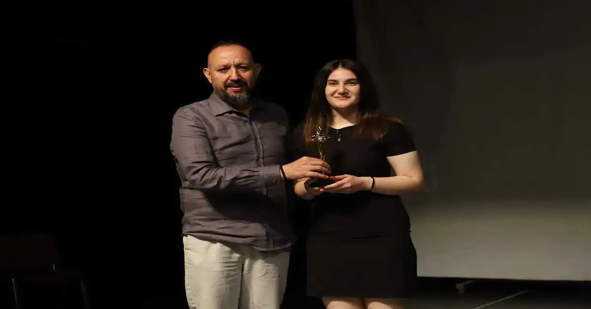 Genç Gazete Yıldırım Ticaret Mtal’de Gençlerin Yapay Zeka Filmleri Alkış Aldı
