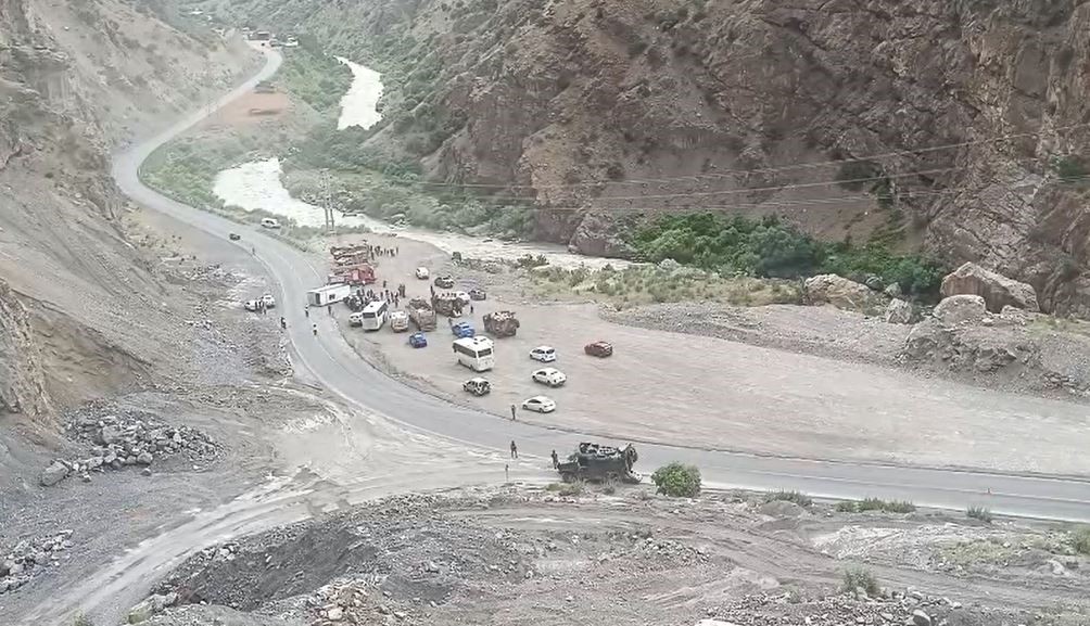 Hakkari'de Midibüs Devrildi, 6 Asker Yaralandı (4)