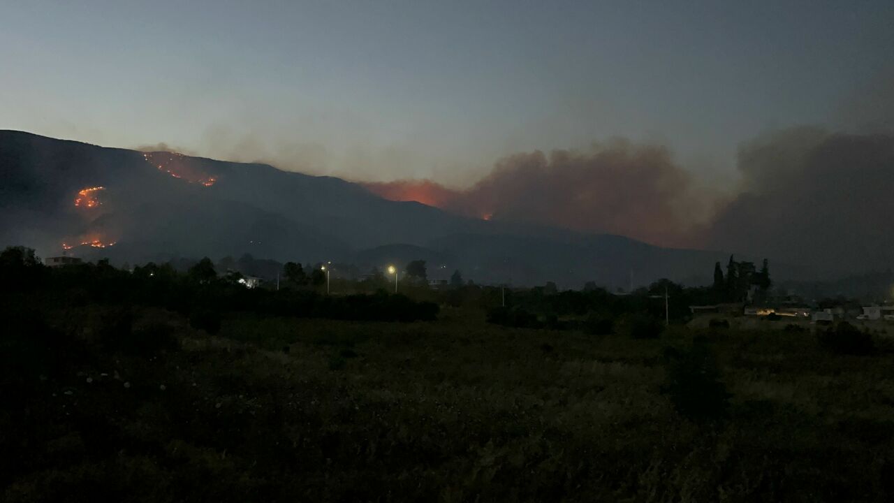 Hatay’da 12. Saatinde Devam Eden Orman Yangını 1800 Kişi Tahliye Edildi (2)