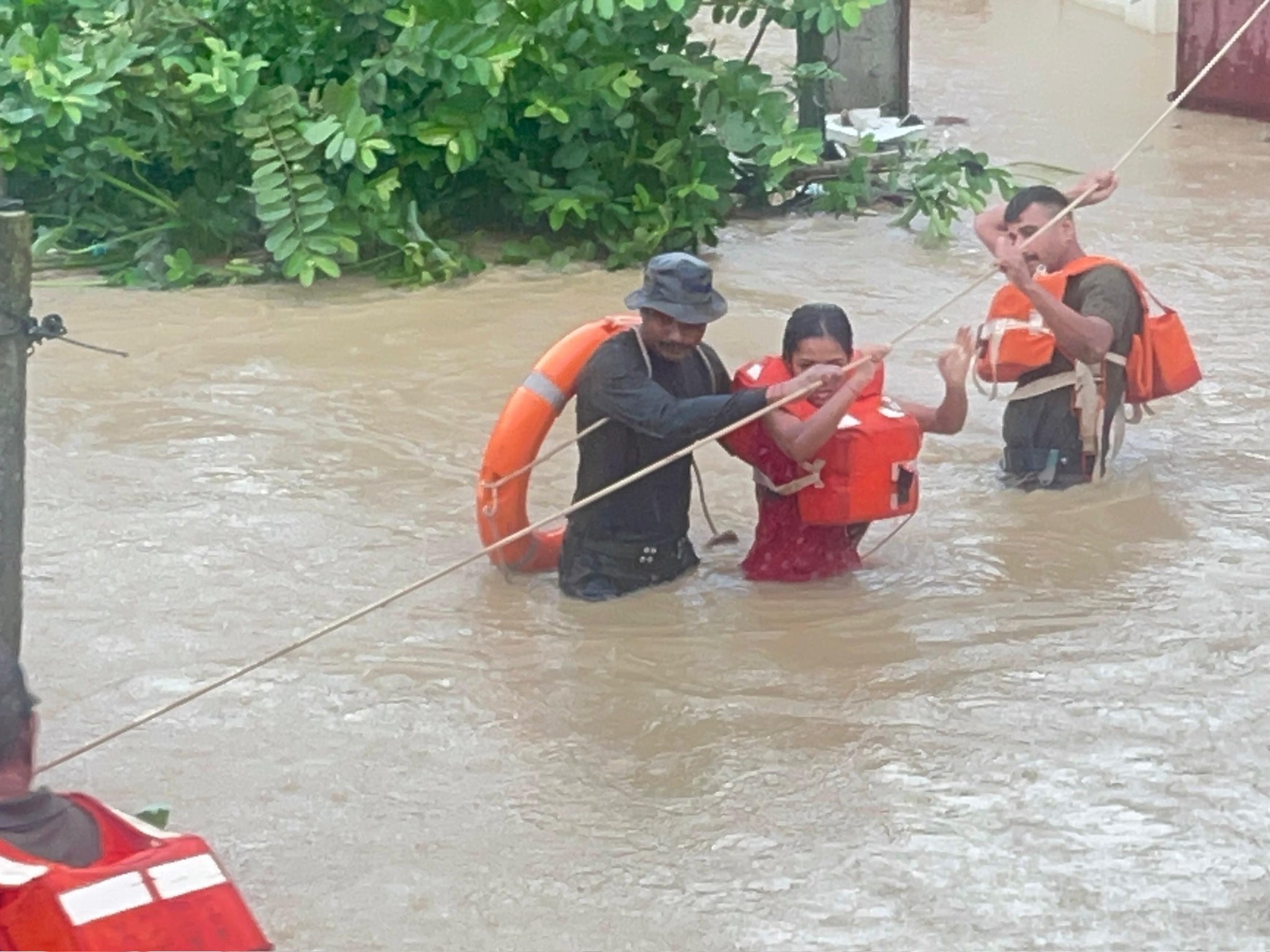 Hindistan’da Sel Ve Toprak Kayması 34 Ölü, Onlarca Yaralı (6)
