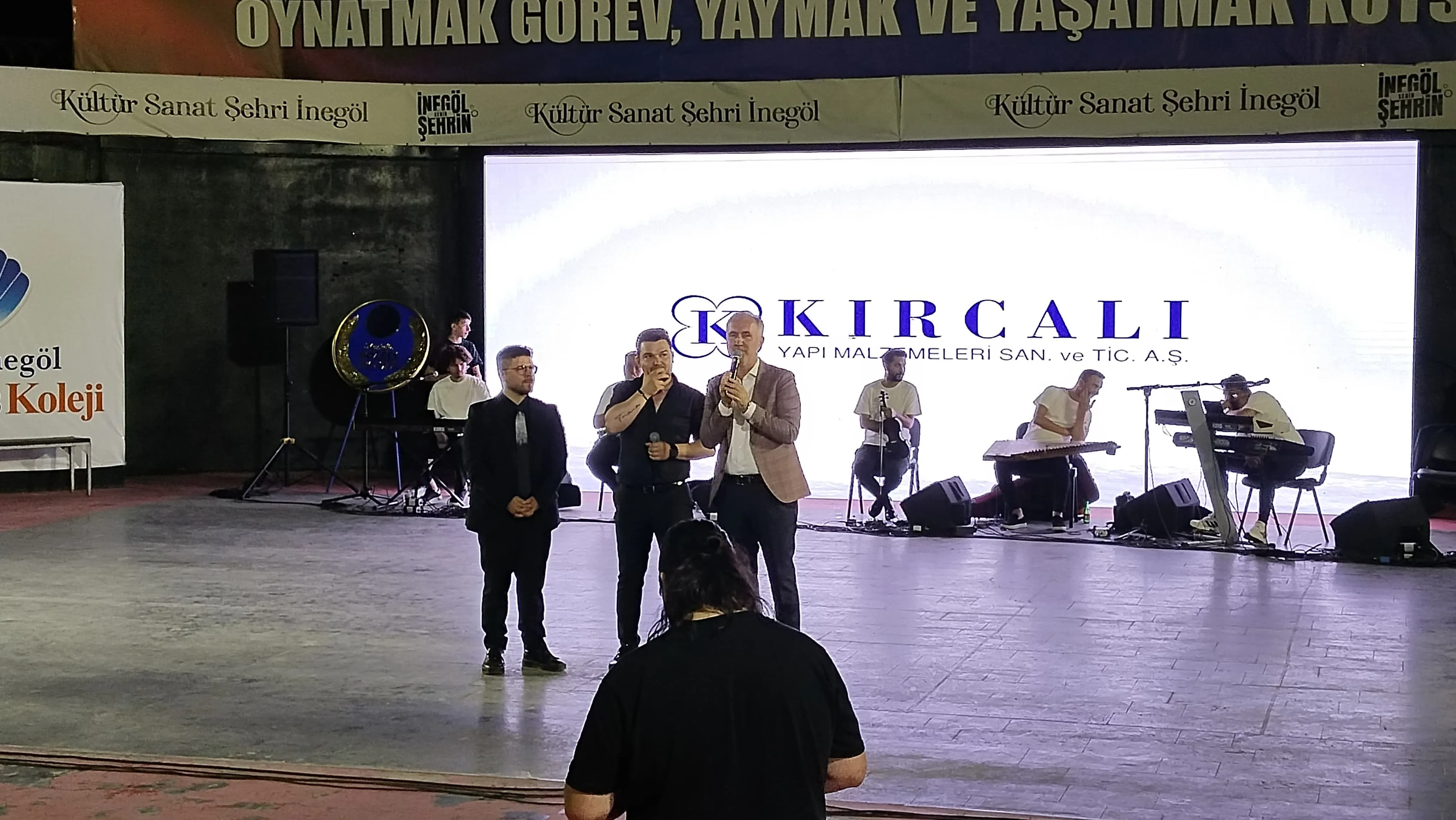 İnegöl Amfi Tiyatroya Sığmadı Bal Göç’ten Coşku Dolu Gece! (3)