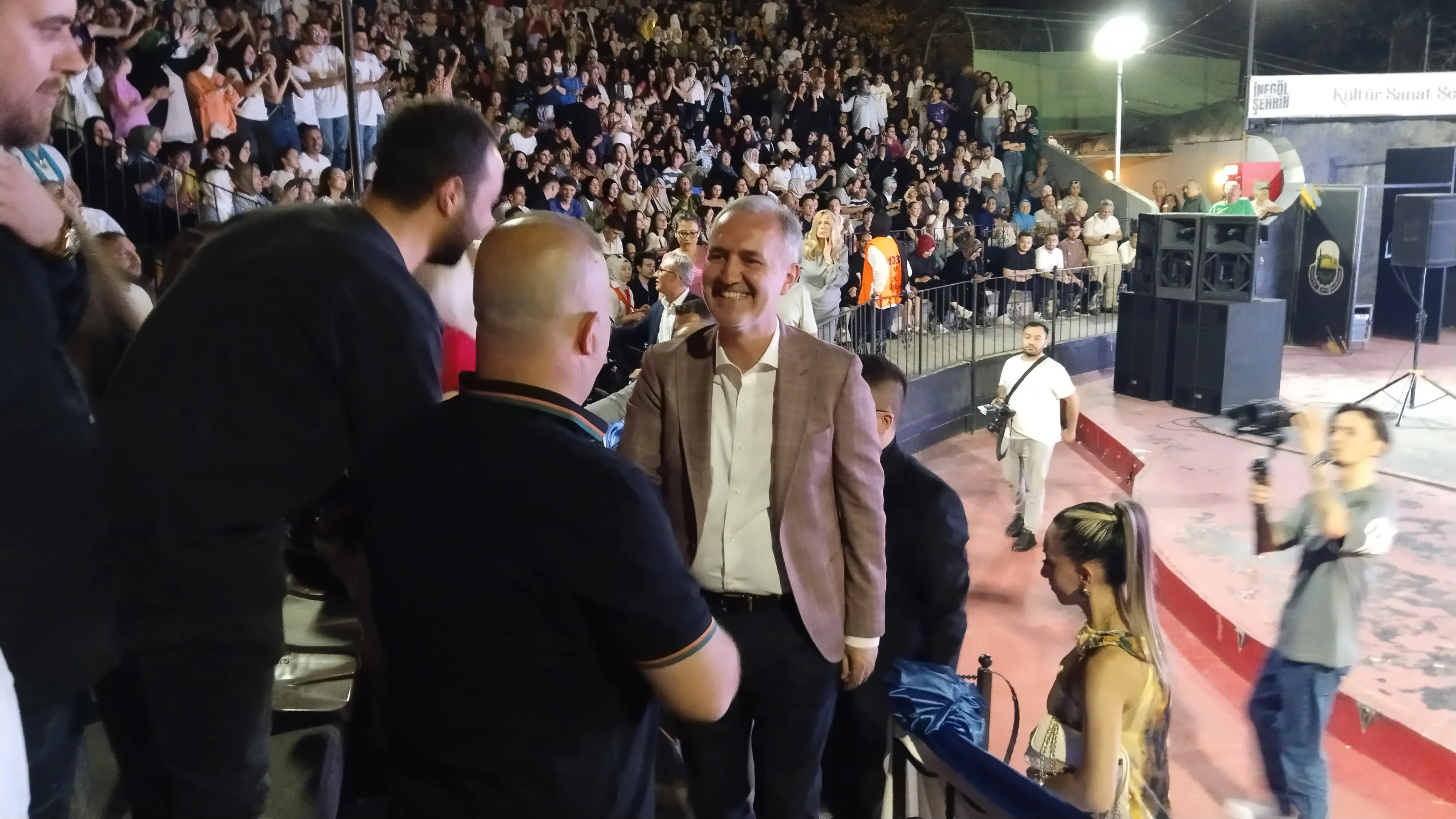 İnegöl Amfi Tiyatroya Sığmadı Bal Göç’ten Coşku Dolu Gece! (7)