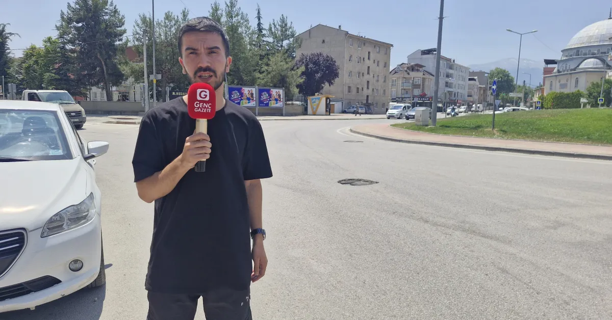 İnegöl Anafartalar Caddesi’nde Rögar Çukurları Tehlike Saçıyor (1)