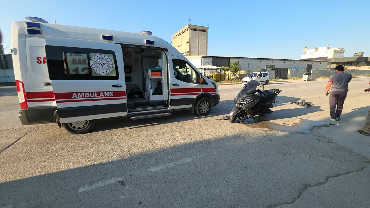 İnegöl Organize Sanayi Bölgesi'nde Otomobil Ile Motosiklet Çarpıştı (1)