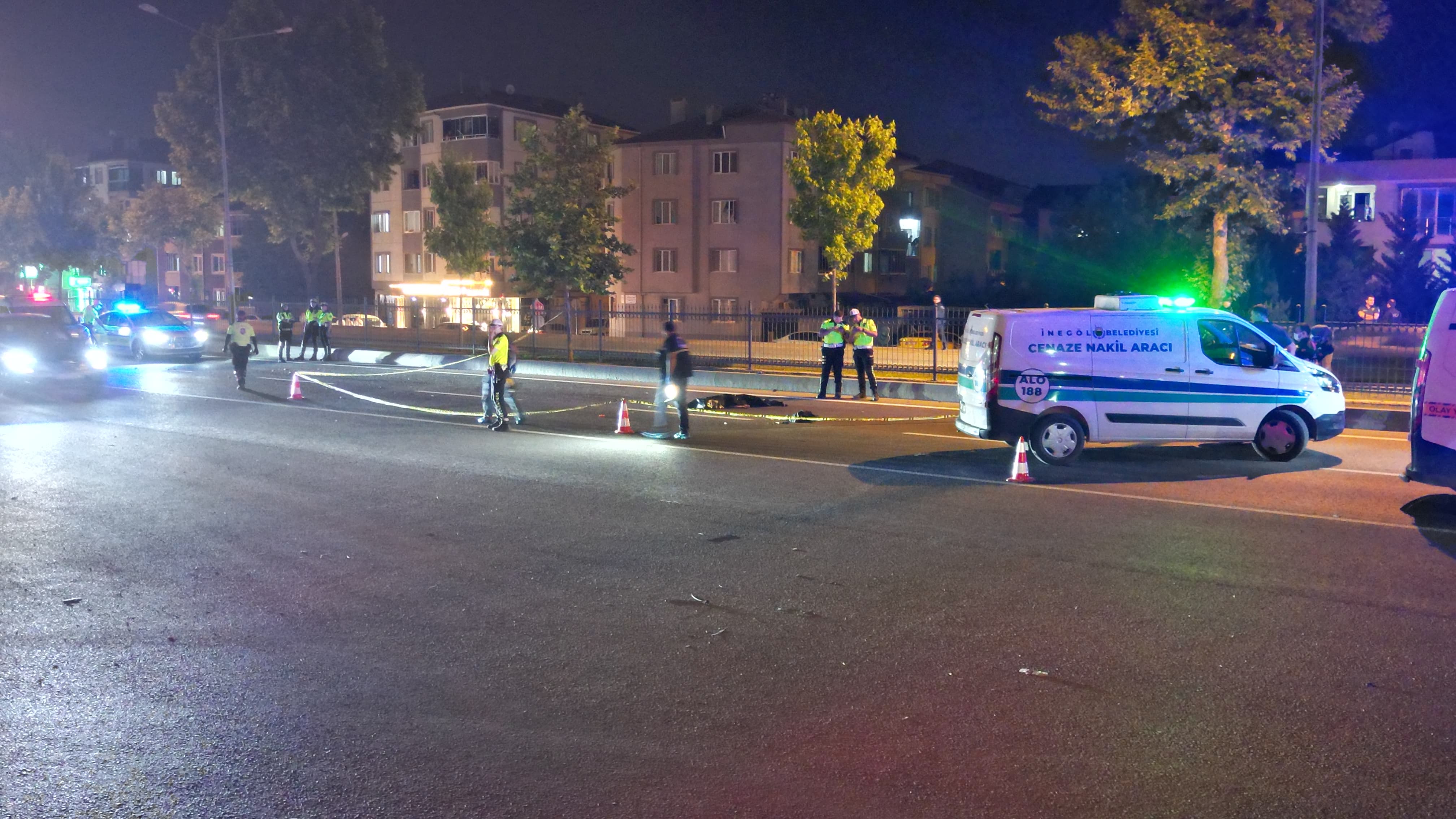 İnegöl’de 14 Yaşındaki Sürücü Yayayı Ezdi, Kimliği Belirsiz Kişi Hayatını Kaybetti! (4)