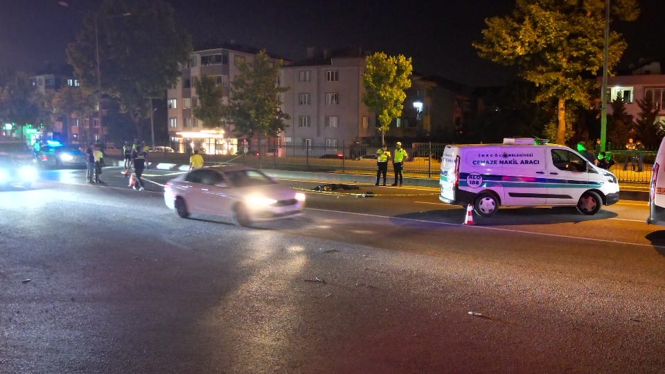 İnegöl’de 14 Yaşındaki Sürücü Yayayı Ezdi, Kimliği Belirsiz Kişi Hayatını Kaybetti! (7)