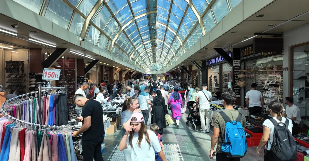 İnegöl'de Bayram Telaşı Zirve Yaptı Çarşı Pazar Doldu Taştı, Trafik Yoğunlaştı! (3)