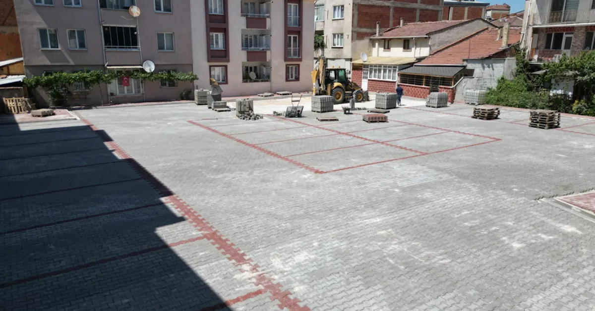 İnegöl’de Çıkmaz Sokaklar Ücretsiz Otoparka Dönüştü (4) Gencgazete