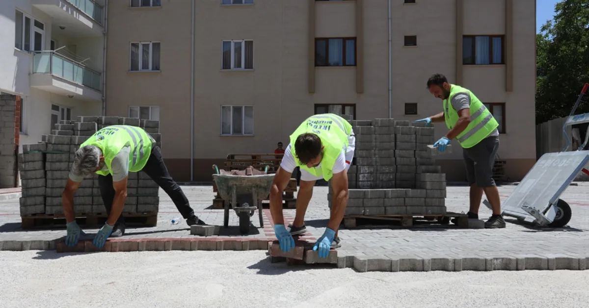 İnegöl’de Çıkmaz Sokaklar Ücretsiz Otoparka Dönüştü (5) Gencgazete