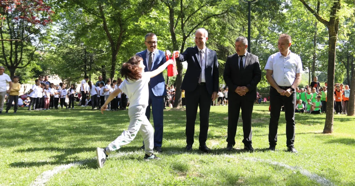 İnegöl'de Çocuklar Geleneksel Oyunlarla Coştu 450 Minik Unutulmaz Bir Gün Yaşadı! (4)