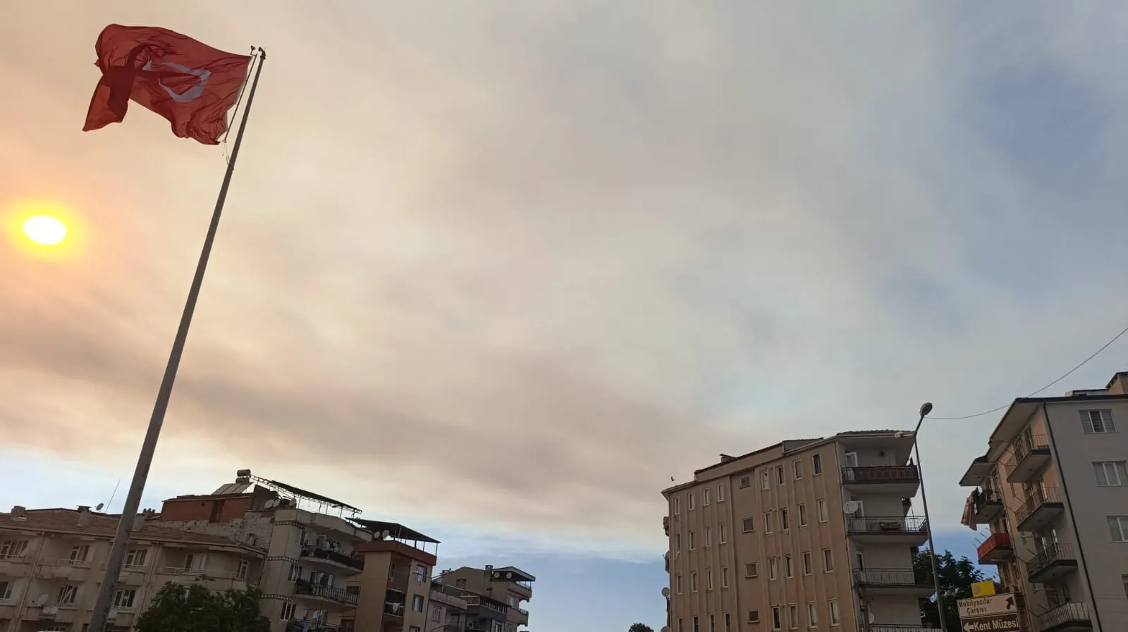 İnegöl'de Duman Bulutları İlçeyi Sardı! (1)