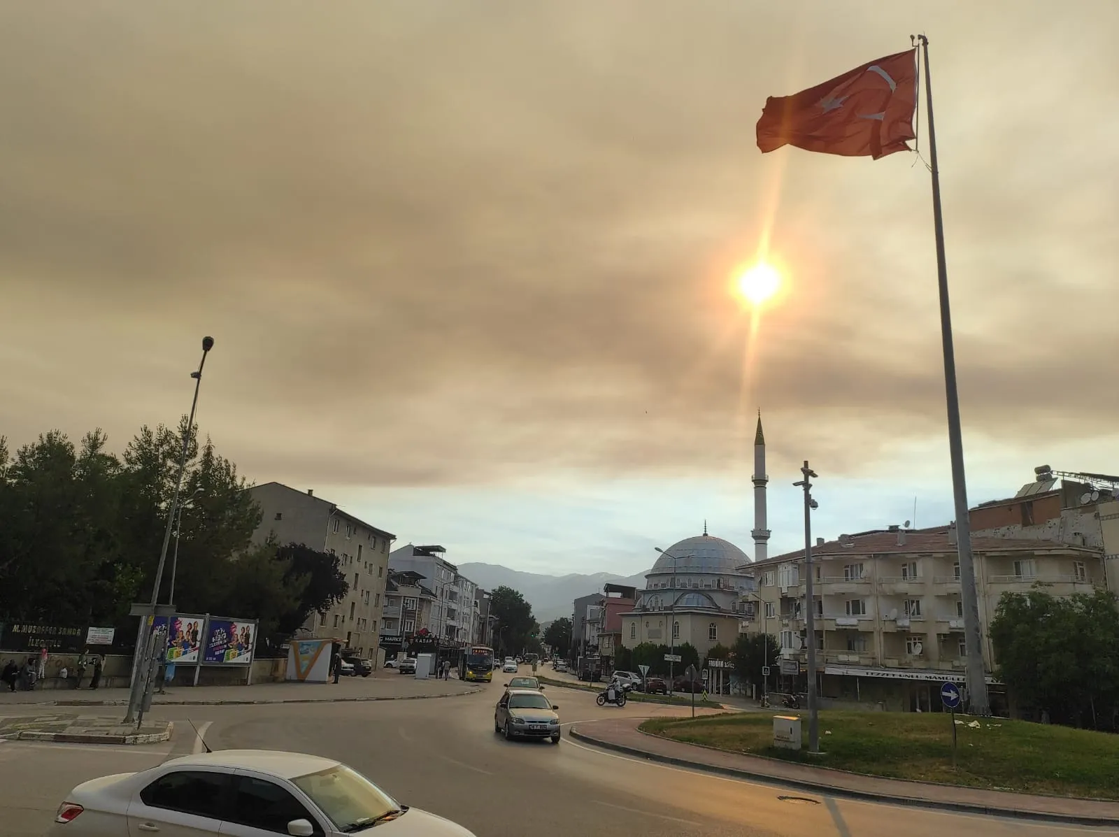 İnegöl'de Duman Bulutları İlçeyi Sardı! (3)