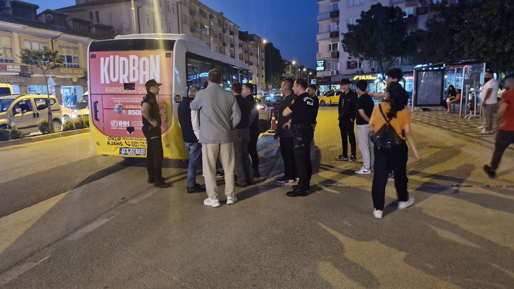 İnegöl'de Otobüs Ile Motosiklet Çarpıştı! (1)