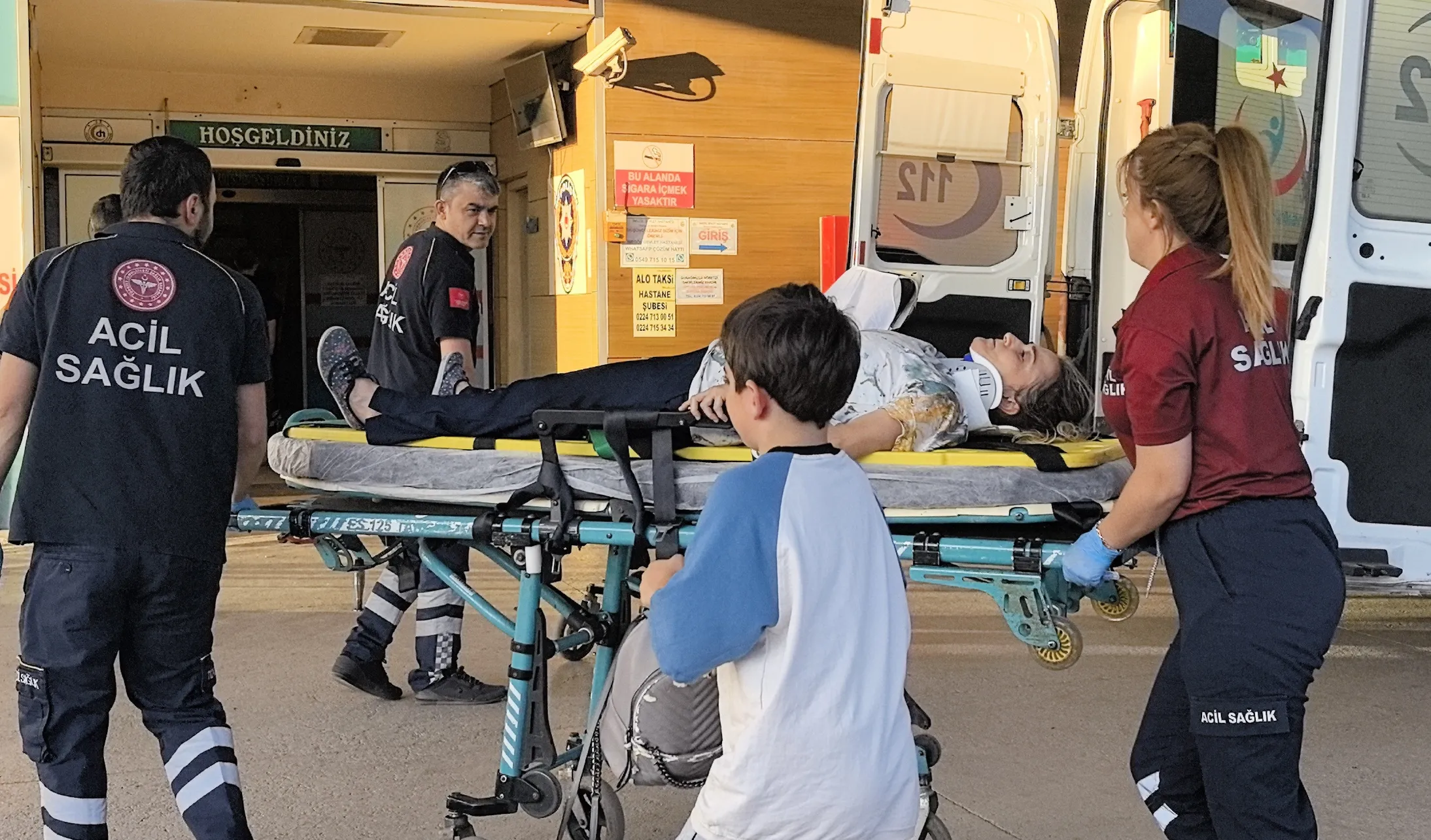 İnegöl'de Otomobil Anne Ve 3 Yaşındaki Oğluna Çarptı! (5)