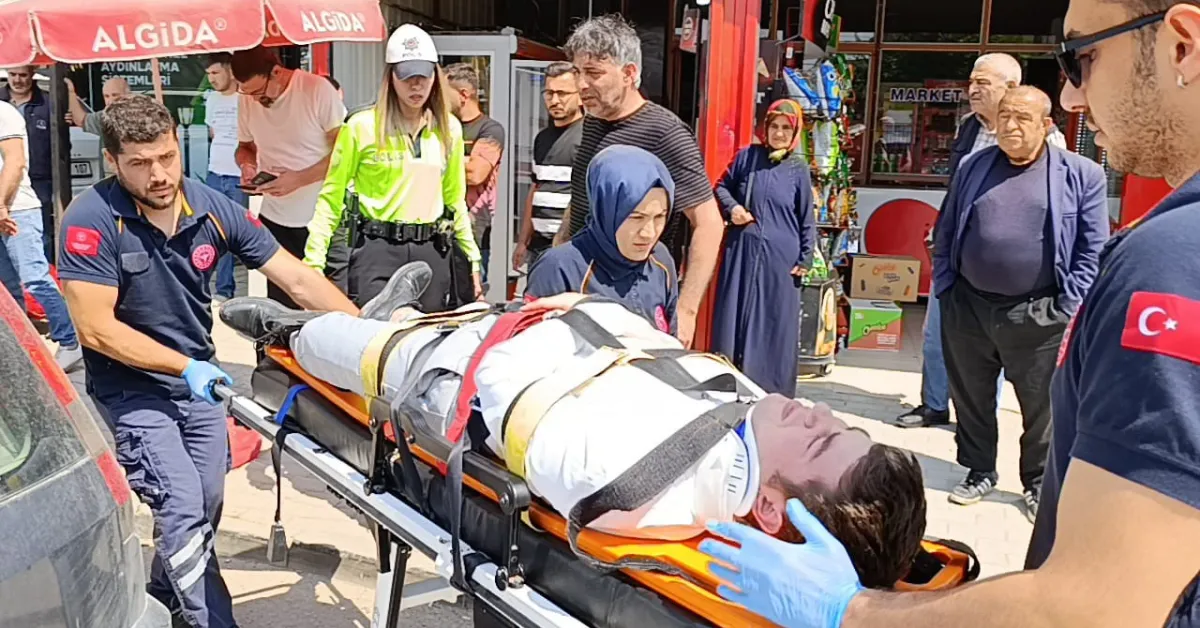 İnegöl'de Otomobille Çarpışan Motosikletli Genç Yaralandı, Kaza Kamerada (1)