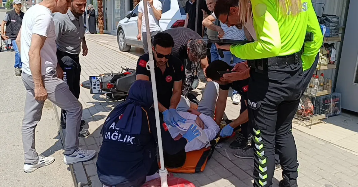 İnegöl'de Otomobille Çarpışan Motosikletli Genç Yaralandı, Kaza Kamerada (2)