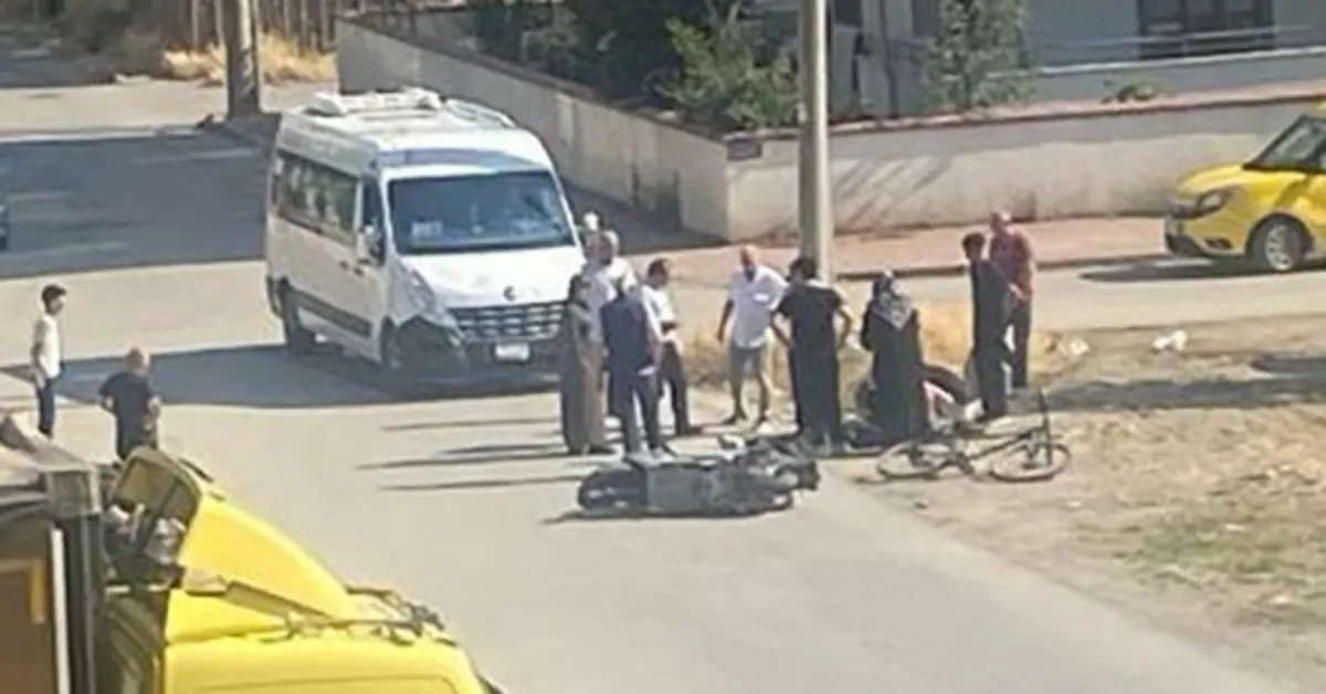 İnegöl'de Servis Minibüsüyle Çarpışan Motosikletli Yaralandı