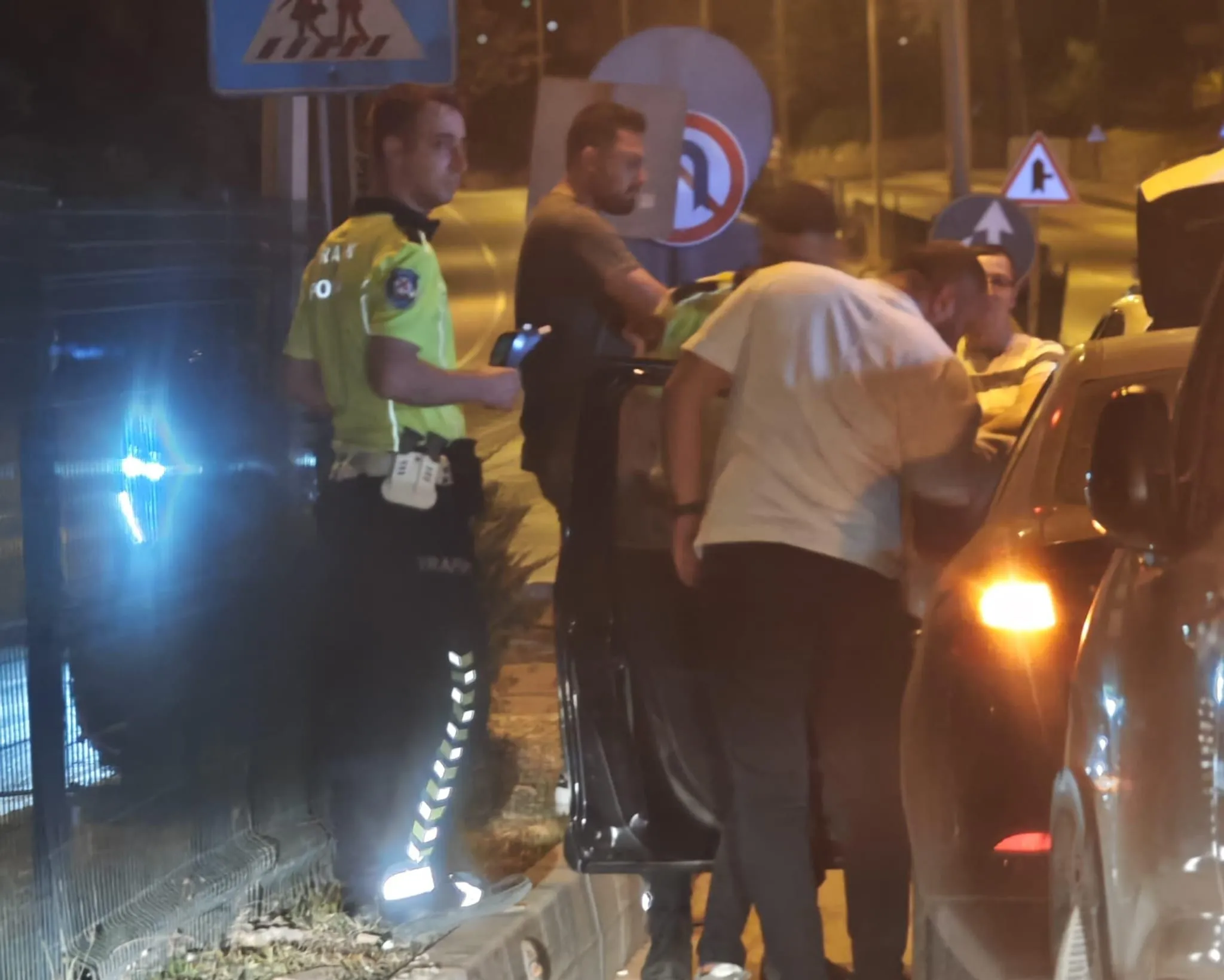 İnegöl’de Şüpheli Duran Otomobilde Alkollü Sürücü Yakalandı (1)