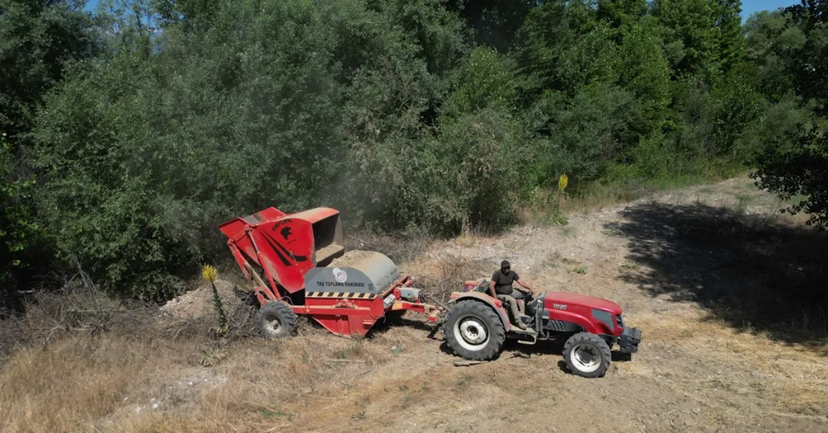 İnegöl’de Taş Toplama Makinesiyle Verim Yüzde 30 Arttı (2)
