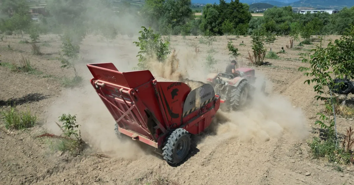 İnegöl’de Taş Toplama Makinesiyle Verim Yüzde 30 Arttı (4)
