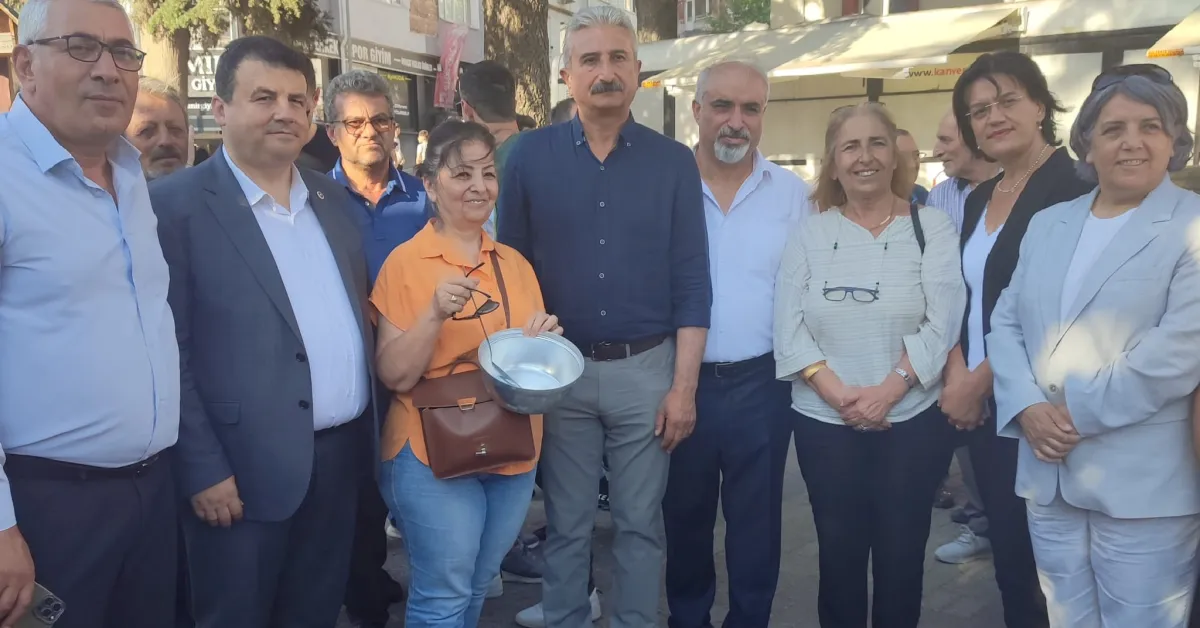 İnegöl’de “Tencere Tavalı” Geçinemiyoruz Yürüyüşü Düzenlendi (2)