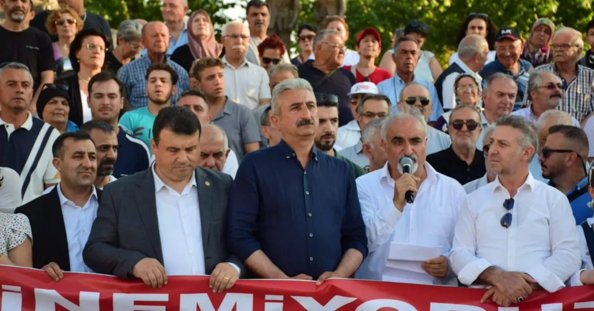 İnegöl’de “Tencere Tavalı” Geçinemiyoruz Yürüyüşü Düzenlendi (3)