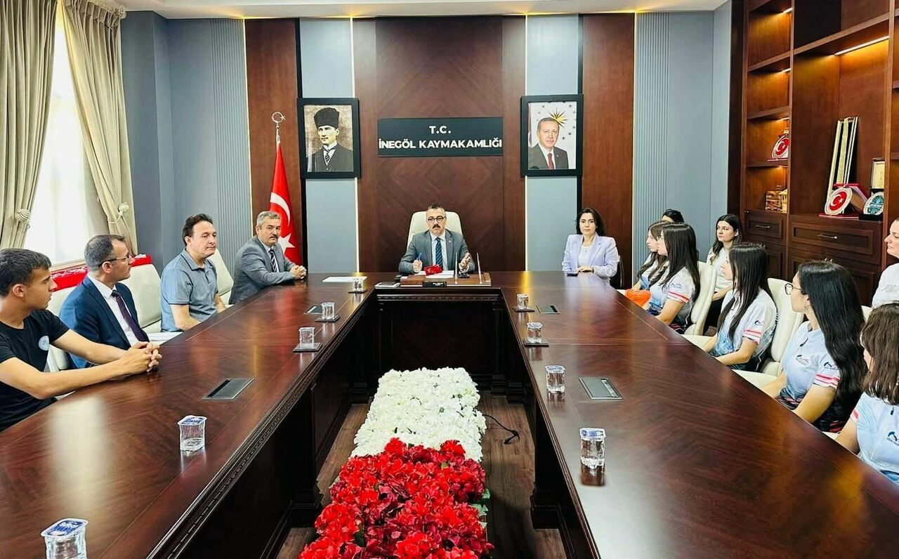 İnegöl’de Ulusal Ve Uluslararası Spor Başarıları Kaymakamlıkta Ödüllendirildi (8)