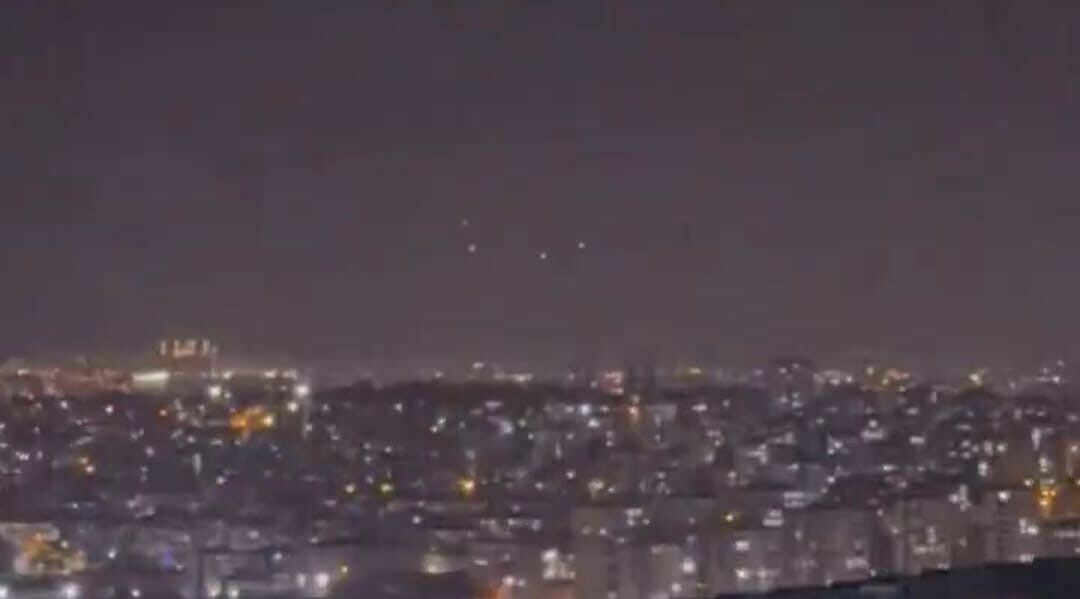 İran'ın İsrail'e Attığı Füzeler Gece Boyunca Gaziantep'ten Görüldü (3)