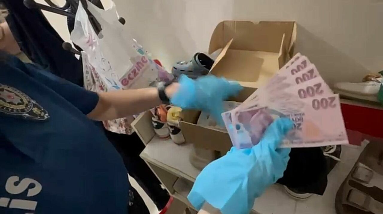 İzmir Merkezli Fetö Operasyonu 6 İlde Hücre Evlerine Baskın, 40 Gözaltı (2)